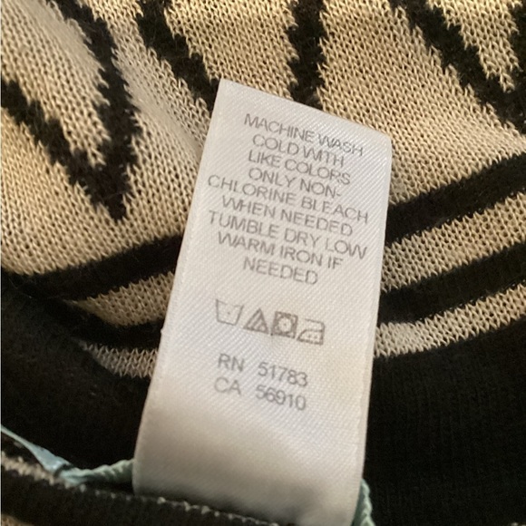 Maurice’s sleeveless cardigan Woman’s XL/XXL black and tan Aztec pattern - Picture 11 of 12